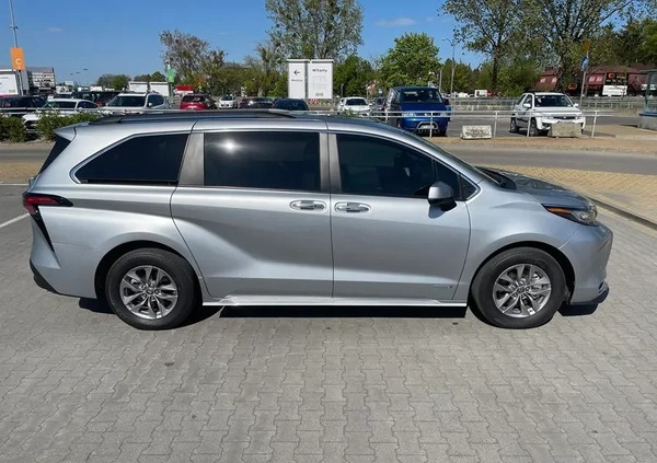 Toyota Sienna cena 209400 przebieg: 16990, rok produkcji 2021 z Narol małe 436